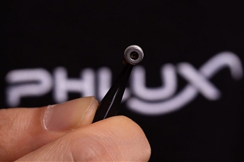  �������� Phlux Technology, ���� �� ������� �������������� ������������ �������� �� �������� ���������� (APD), ����������� ���� ������ �������� � ������� Aura. � ���� �����������, ���������� �� ����� ����� 1550 ��, ������������ ������������� ��������� ���������� InGaAs APD. 
