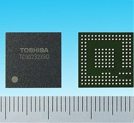���������� Toshiba ������� ��������� ��������� TC90232XBG, �������������� ������������������ ��� ��������� ����������� ��� ��-����������� � ���������� ��������� LVDS �� ����� � ������ ��� ����������� Full HD (1920 x 1080) � WXGA (1366 x 768).