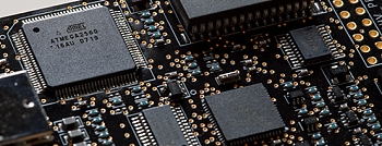 ���������� Atmel ����������� ����� ��������� 8-������ ����������������� megaAVR � ��������������� ������������� ������ � ����������� ���������.