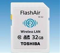 ���������� Toshiba ����������� 32-�� SDHC-����� ������ FlashAir �� ���������� ���������� ������������ ����.